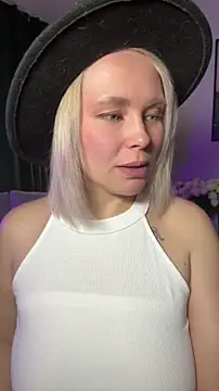 Snapshot of Charming_Daphny chatting on 04/29/26, 07:01 Charming Daphny online show from 04/29/26, 07:01