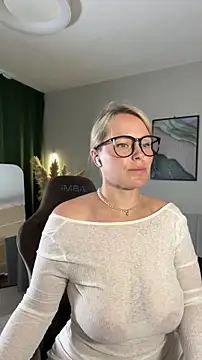 Snapshot of Charming_Daphny chatting on 06/19/26, 06:40 Charming Daphny online show from 06/19/26, 06:40
