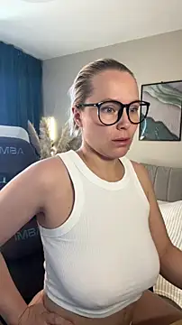 Snapshot of Charming_Daphny chatting on 06/26/26, 05:45 Charming Daphny online show from 06/26/26, 05:45