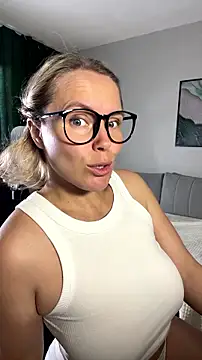 Snapshot of Charming_Daphny chatting on 07/12/26, 07:32 Charming Daphny online show from 07/12/26, 07:32