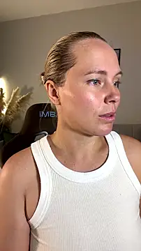 Snapshot of Charming_Daphny chatting on 07/15/26, 07:13 Charming Daphny online show from 07/15/26, 07:13