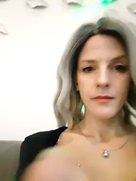 Snapshot of _LittleAngel_ chatting on 01/07/25, 06:27  LittleAngel  online show from 01/07/25, 06:27