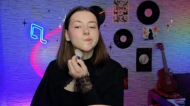 Snapshot of GloriaElmer chatting on 12/03/24, 06:15 GloriaElmer online show from 12/03/24, 06:15