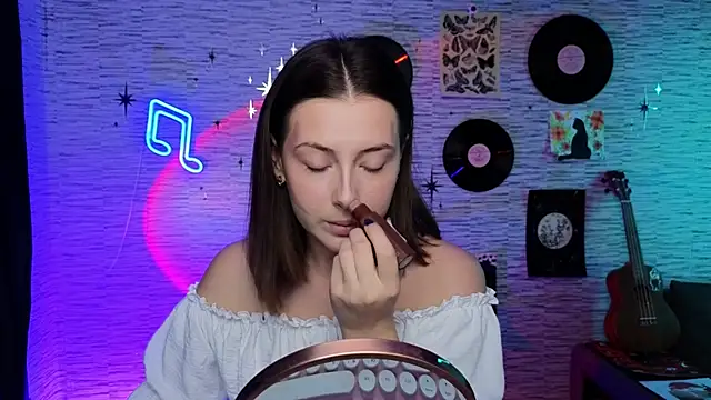 Snapshot of GloriaElmer chatting on 12/06/24, 05:42 GloriaElmer online show from 12/06/24, 05:42