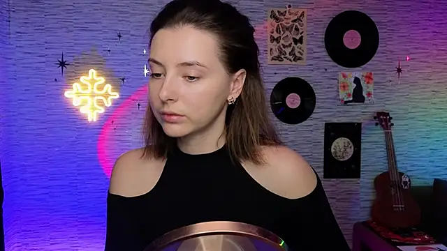 Snapshot of GloriaElmer chatting on 12/09/24, 03:00 GloriaElmer online show from 12/09/24, 03:00