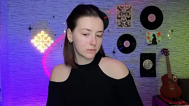 Snapshot of GloriaElmer chatting on 12/10/24, 06:33 GloriaElmer online show from 12/10/24, 06:33