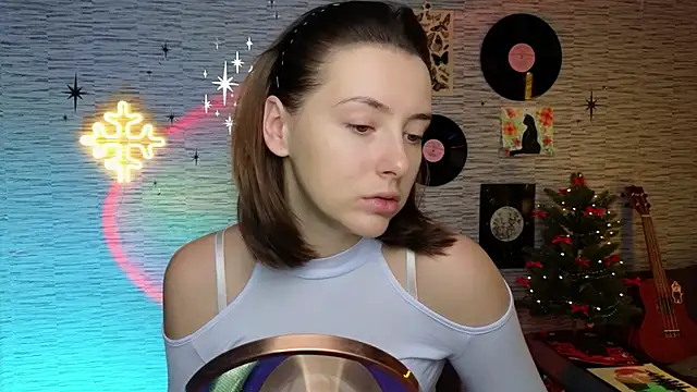 Snapshot of GloriaElmer chatting on 12/12/24, 06:14 GloriaElmer online show from 12/12/24, 06:14