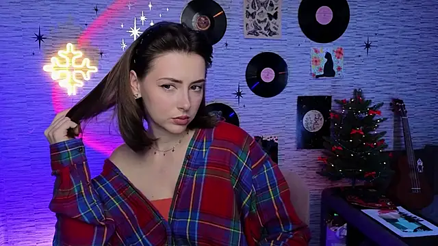 Snapshot of GloriaElmer chatting on 12/13/24, 09:13 GloriaElmer online show from 12/13/24, 09:13