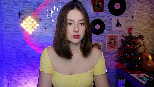 Snapshot of GloriaElmer chatting on 12/18/24, 05:31 GloriaElmer online show from 12/18/24, 05:31