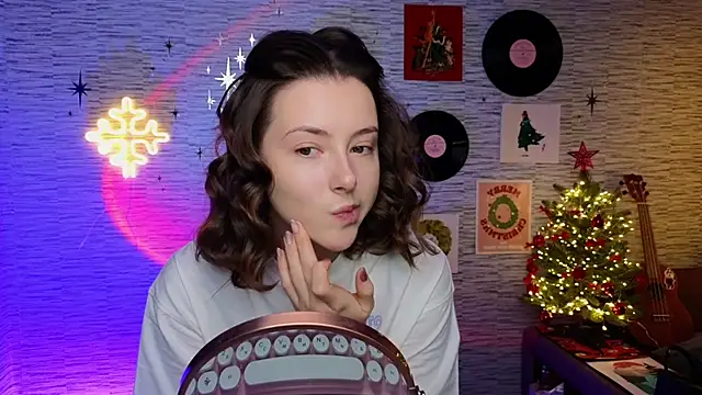 Snapshot of GloriaElmer chatting on 12/26/24, 06:30 GloriaElmer online show from 12/26/24, 06:30