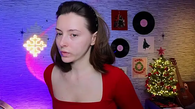 Snapshot of GloriaElmer chatting on 12/27/24, 06:35 GloriaElmer online show from 12/27/24, 06:35