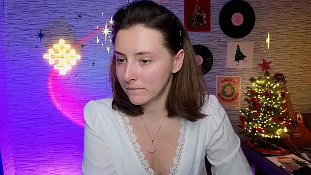 Snapshot of GloriaElmer chatting on 01/06/25, 03:08 GloriaElmer online show from 01/06/25, 03:08