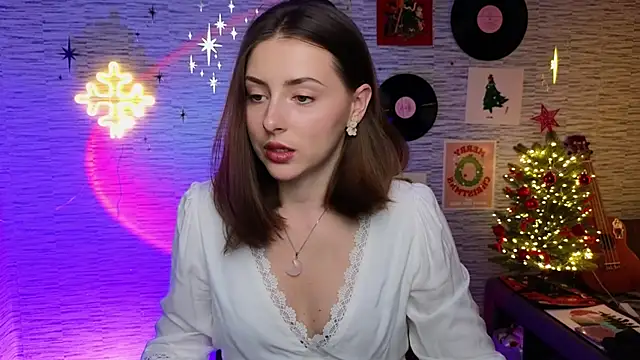 Snapshot of GloriaElmer chatting on 01/06/25, 06:10 GloriaElmer online show from 01/06/25, 06:10