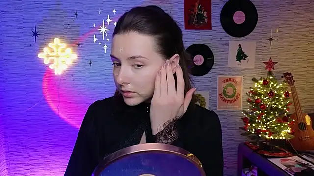 Snapshot of GloriaElmer chatting on 01/08/25, 03:17 GloriaElmer online show from 01/08/25, 03:17