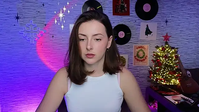 Snapshot of GloriaElmer chatting on 01/10/25, 12:47 GloriaElmer online show from 01/10/25, 12:47