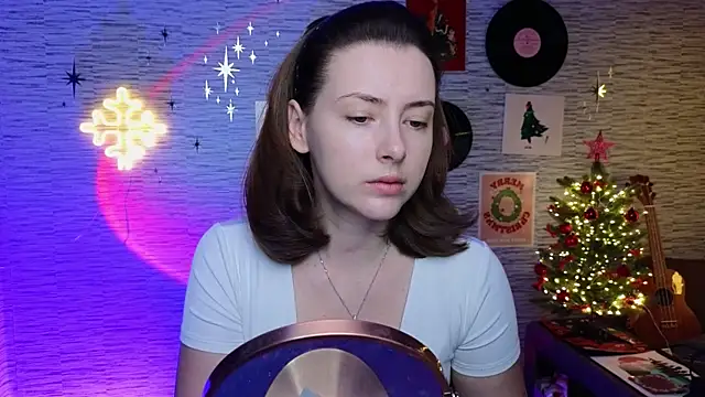 Snapshot of GloriaElmer chatting on 01/16/25, 07:28 GloriaElmer online show from 01/16/25, 07:28