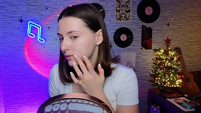 Snapshot of GloriaElmer chatting on 01/23/25, 08:25 GloriaElmer online show from 01/23/25, 08:25