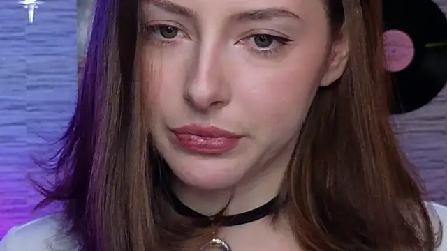 Snapshot of GloriaElmer chatting on 01/24/25, 12:31 GloriaElmer online show from 01/24/25, 12:31