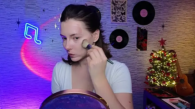 Snapshot of GloriaElmer chatting on 01/29/25, 08:18 GloriaElmer online show from 01/29/25, 08:18