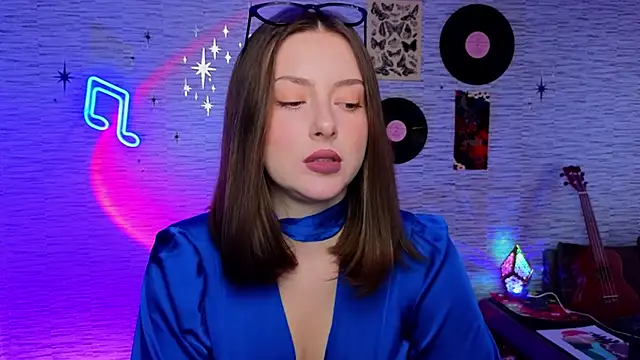 Snapshot of GloriaElmer chatting on 02/03/25, 09:52 GloriaElmer online show from 02/03/25, 09:52