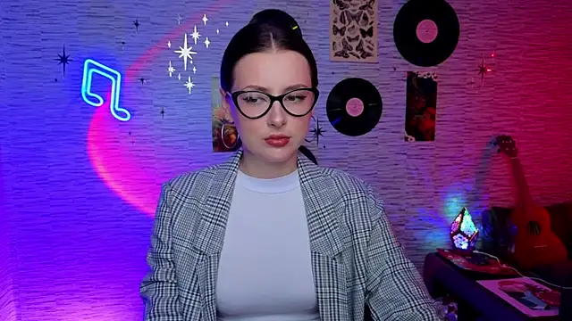 Snapshot of GloriaElmer chatting on 02/05/25, 10:41 GloriaElmer online show from 02/05/25, 10:41