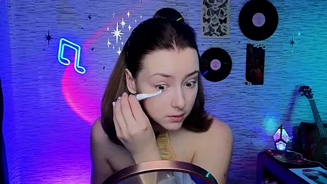 Snapshot of GloriaElmer chatting on 02/13/25, 07:35 GloriaElmer online show from 02/13/25, 07:35