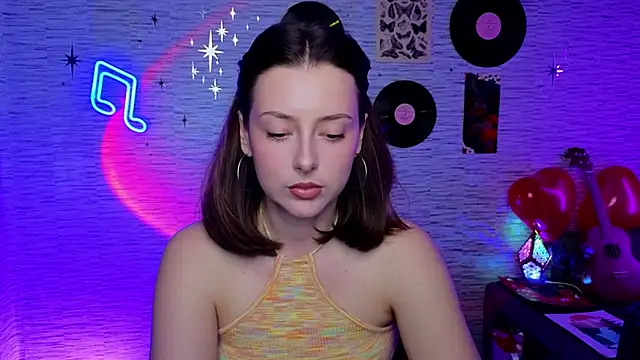 Snapshot of GloriaElmer chatting on 02/14/25, 10:17 GloriaElmer online show from 02/14/25, 10:17