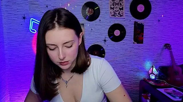 Snapshot of GloriaElmer chatting on 02/17/25, 11:02 GloriaElmer online show from 02/17/25, 11:02