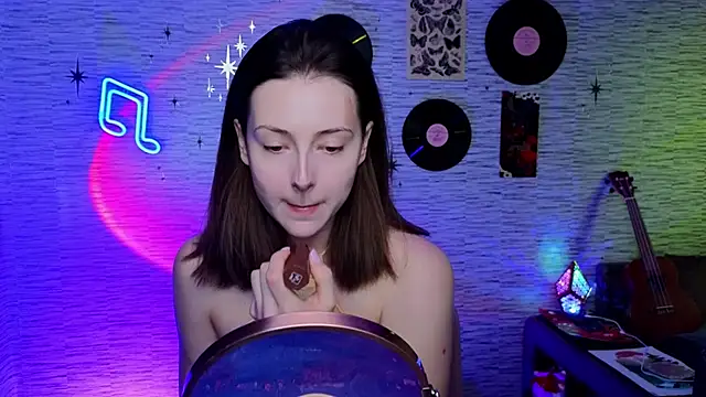 Snapshot of GloriaElmer chatting on 02/19/25, 08:01 GloriaElmer online show from 02/19/25, 08:01