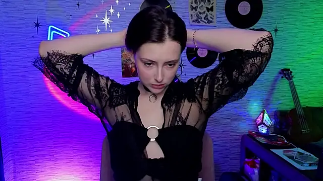 Snapshot of GloriaElmer chatting on 02/19/25, 11:06 GloriaElmer online show from 02/19/25, 11:06