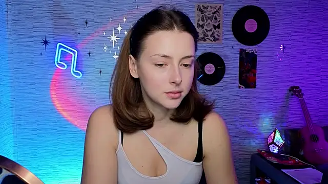 Snapshot of GloriaElmer chatting on 02/21/25, 07:45 GloriaElmer online show from 02/21/25, 07:45