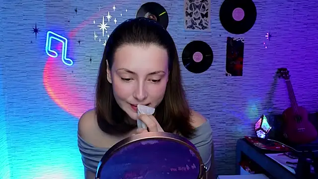 Snapshot of GloriaElmer chatting on 03/03/25, 06:26 GloriaElmer online show from 03/03/25, 06:26