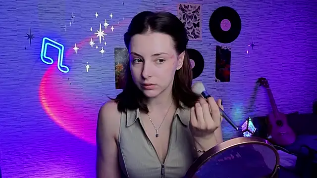 Snapshot of GloriaElmer chatting on 03/18/25, 06:14 GloriaElmer online show from 03/18/25, 06:14