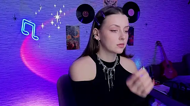 Snapshot of GloriaElmer chatting on 03/21/25, 09:45 GloriaElmer online show from 03/21/25, 09:45