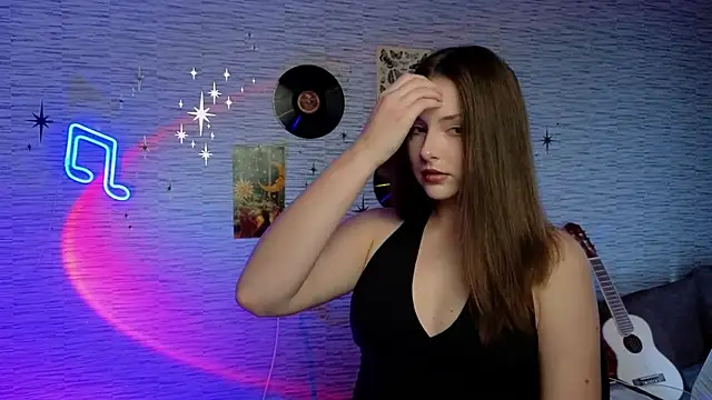 Snapshot of GloriaElmer chatting on 10/13/25, 05:07 GloriaElmer online show from 10/13/25, 05:07