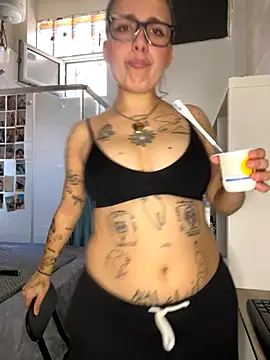 Snapshot of Hawitxui chatting on 10/11/25, 11:42 Hawitxui online show from 10/11/25, 11:42