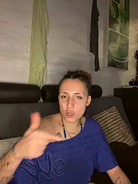 Snapshot of Hawitxui chatting on 10/13/25, 06:08 Hawitxui online show from 10/13/25, 06:08