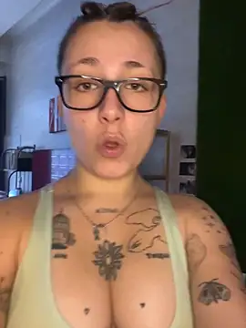 Snapshot of Hawitxui chatting on 10/17/25, 08:50 Hawitxui online show from 10/17/25, 08:50