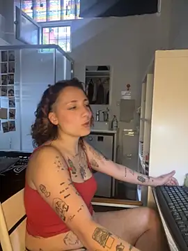 Snapshot of Hawitxui chatting on 10/21/25, 09:21 Hawitxui online show from 10/21/25, 09:21