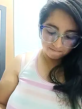  Angelinaandrade  online show from 11/13/25, 12:31