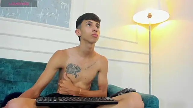 Lucian Davi online show from 02/21/25, 03:54