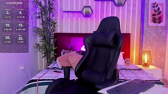 miah connor online show from 12/06/24, 03:19
