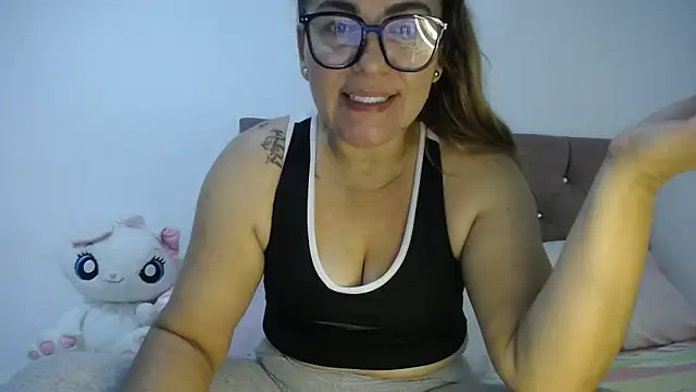 Snapshot of mirand_zackyx chatting on 04/08/26, 12:27 mirand zackyx online show from 04/08/26, 12:27