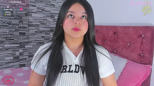 Snapshot of skyhotgirll chatting on 10/03/25, 04:31 skyhotgirll online show from 10/03/25, 04:31