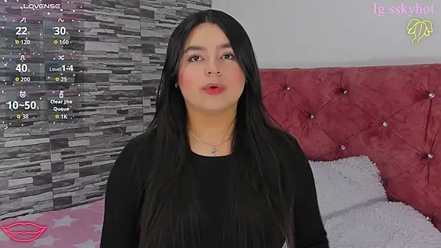 Snapshot of skyhotgirll chatting on 10/04/25, 08:01 skyhotgirll online show from 10/04/25, 08:01