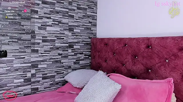 Snapshot of skyhotgirll chatting on 10/24/25, 02:30 skyhotgirll online show from 10/24/25, 02:30