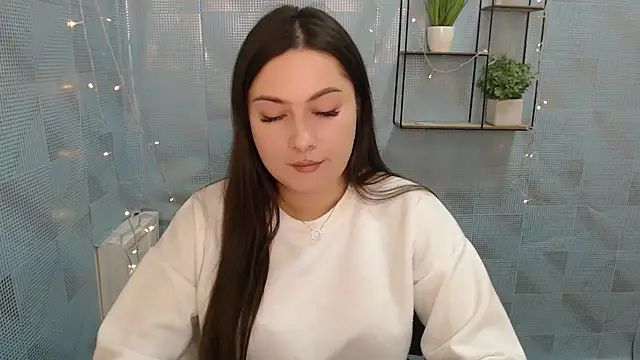 EmiliaTemi  online show from 12/17/24, 02:00