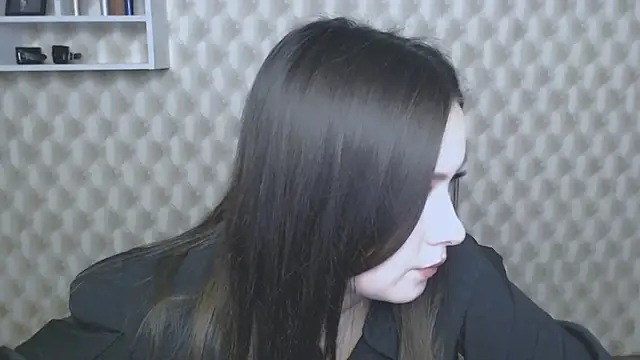 EmiliaTemi  online show from 02/06/25, 01:32
