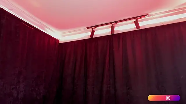 MiaKnox online show from 05/01/26, 12:04