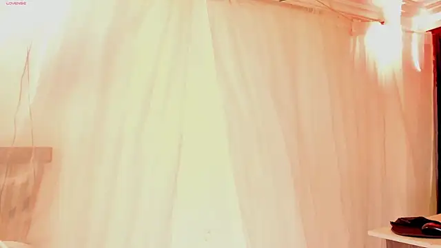 MiaKnox online show from 06/19/26, 12:15